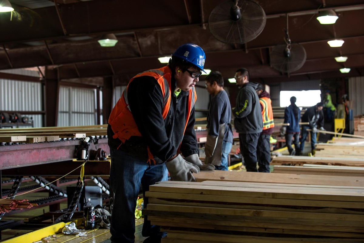 People at work in the Yakama Forest Products mill.