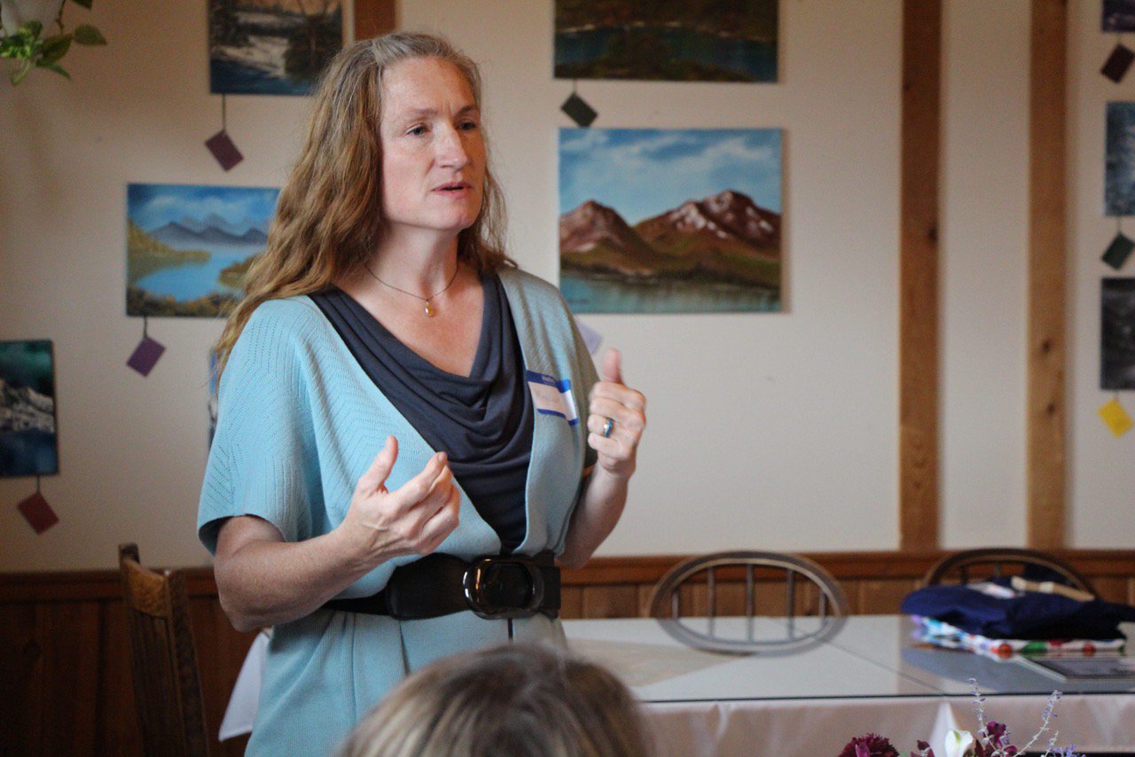 Megkian Doyle, director of the regional community action team at One Health, speaks to new members of the recovery doula training program.