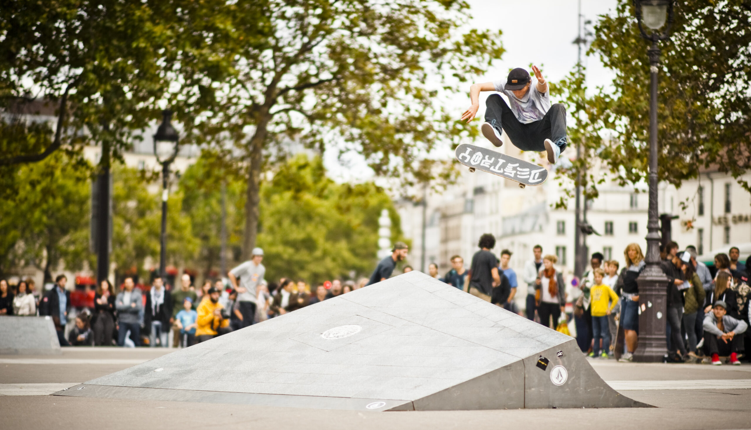New skate plazas in cities from San Francisco to Paris are proving that making spaces skateable makes them safer and more dynamic, too. R osa Chang an