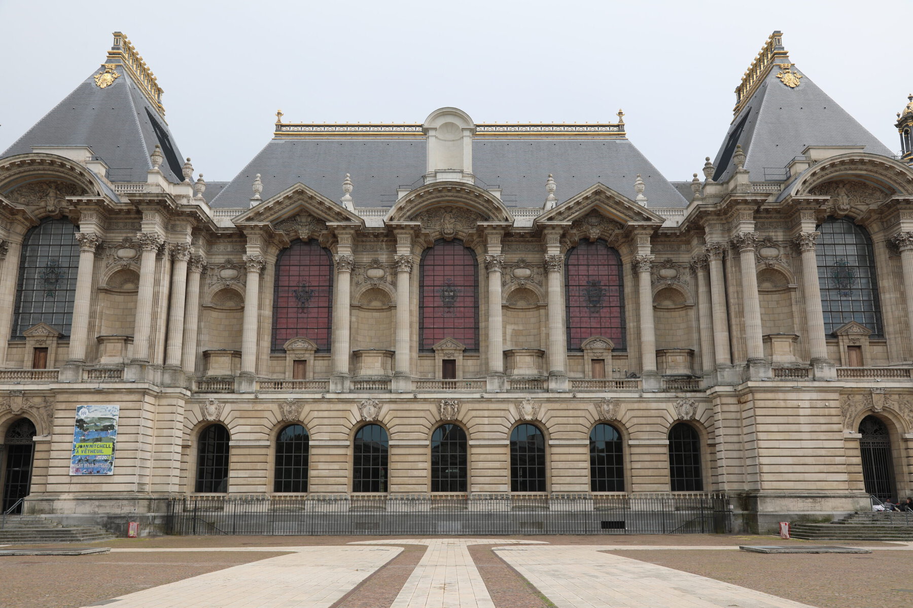 A view of the facade of Lille's Palais des Beaux-Arts.