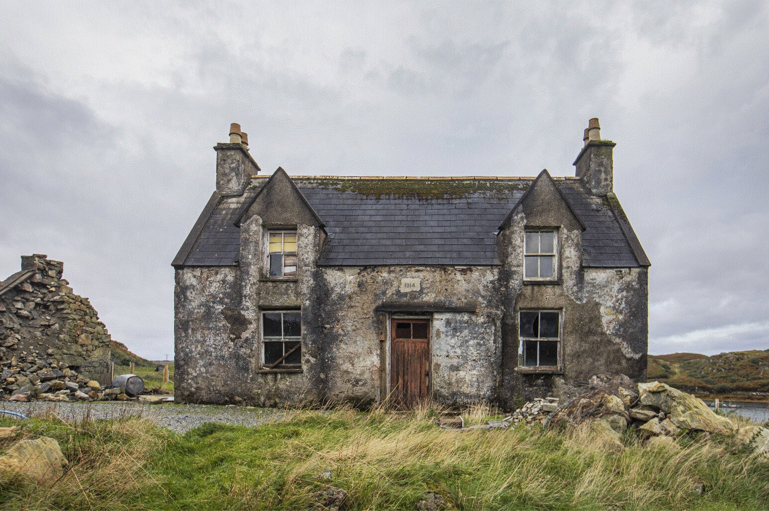 Karis and David Beattie's farmhouse before renovation. 