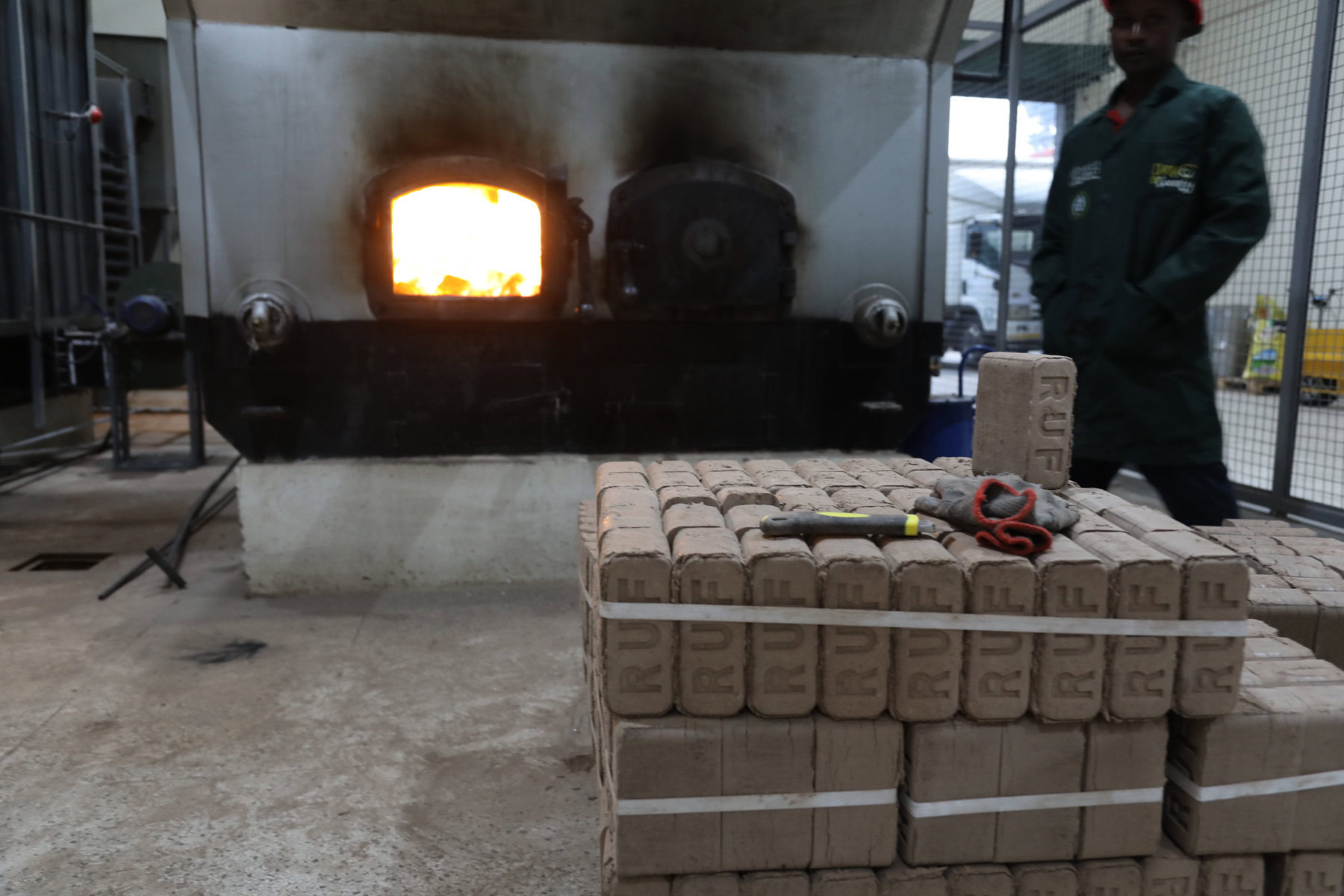 Eco briquettes made of compressed sawdust are used to power the steamers.