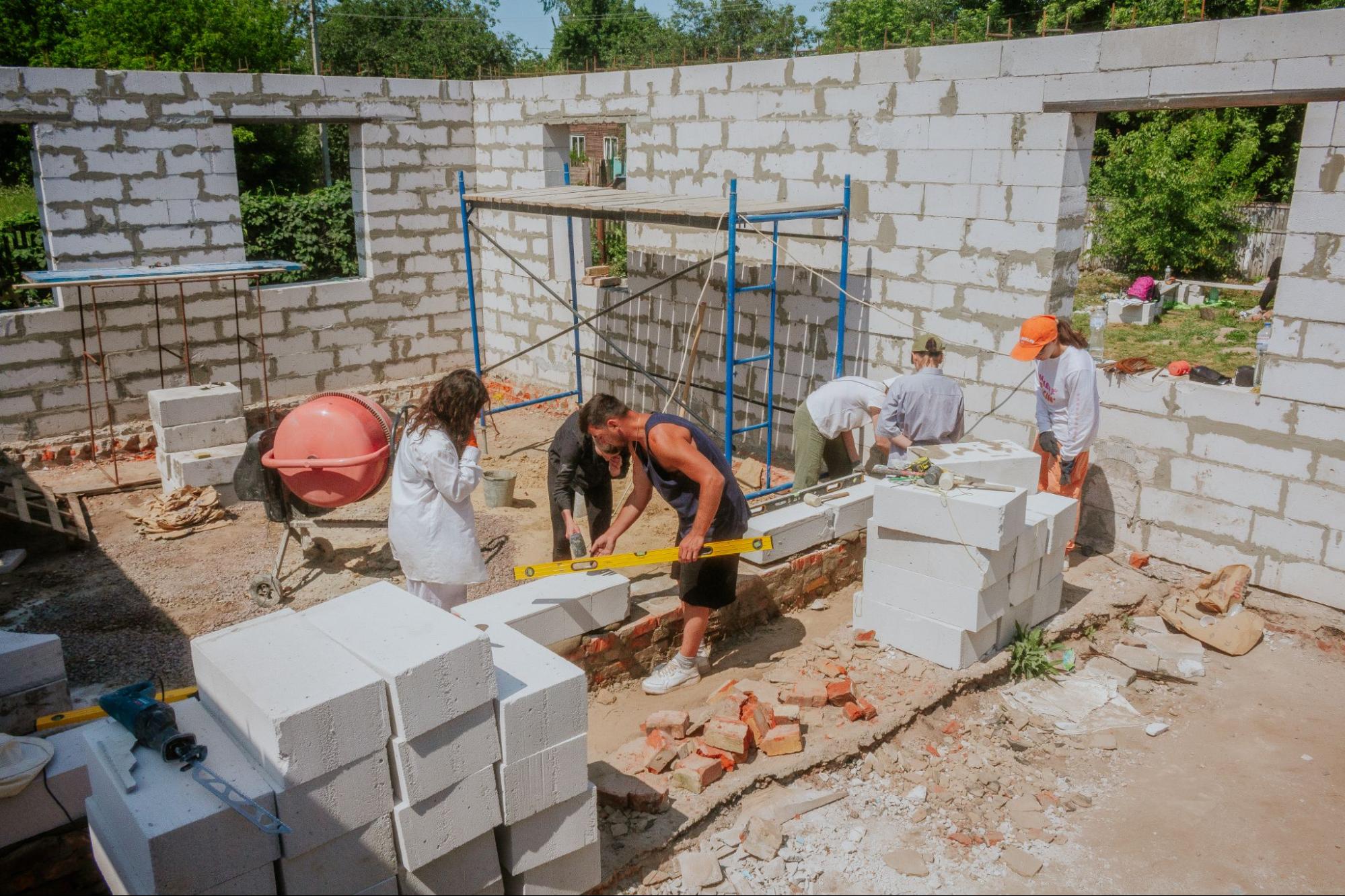 Women volunteers are building a home for a woman named Nina.