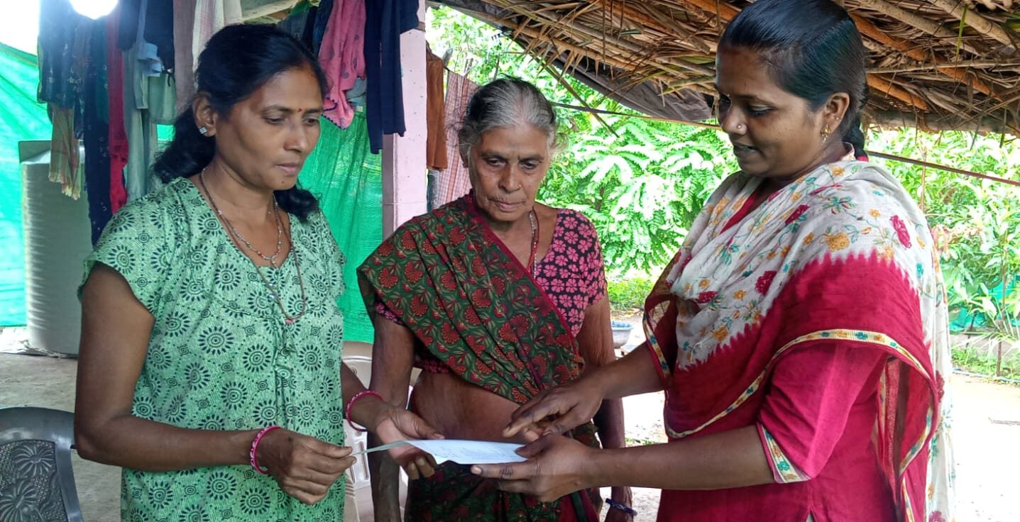 Shardaben (in pink), working as a paralegal.